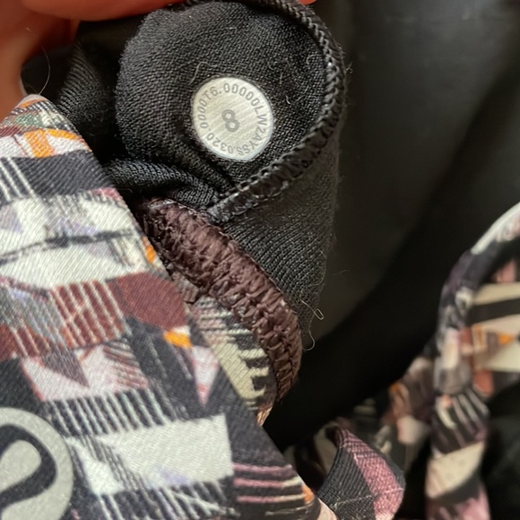 Lululemon Energy bra, size 8. EUC. Great shape! Little use. - Picture 4 of 4